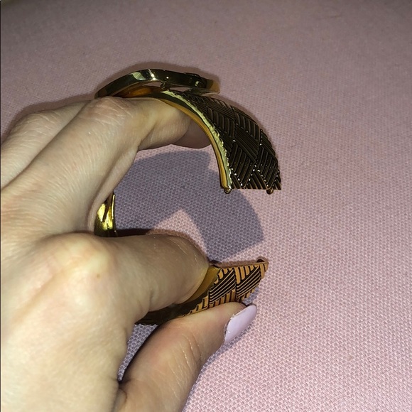 Gold belt buckle bling bracelet with stripe band - Picture 7 of 7